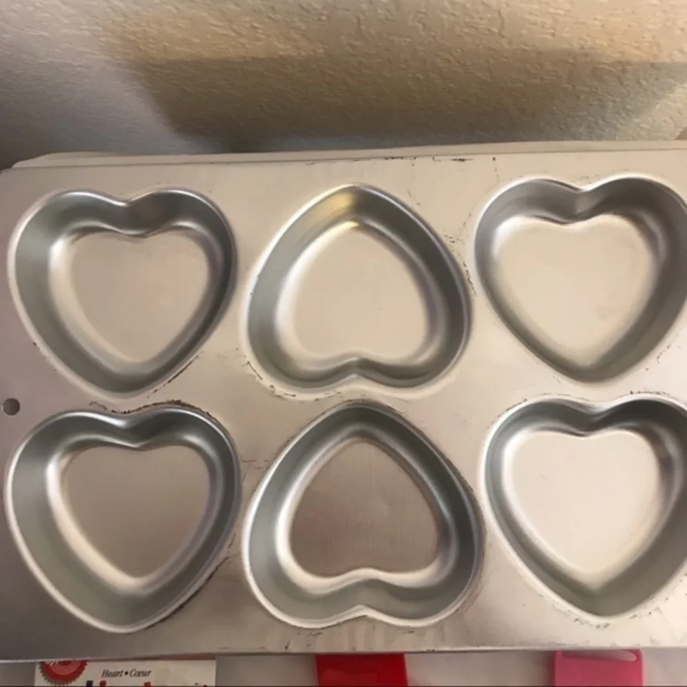 Wilton 1994 Heart Mini Cake Pan, 2 Cookie Cutters, Heart Cookie Cutters